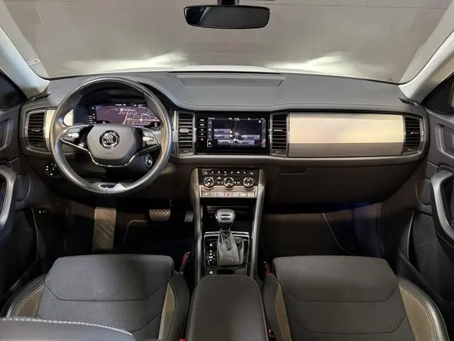 ŠKODA Kodiaq 1.5 TSI Business Edition | Panoramadak | Trekhaak | Apple Carplay | Dakdragers