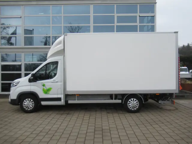 Maxus Edeliver 9 L4 65 kW/h Bakwagen + DHollandia Laadklep + zij-deur