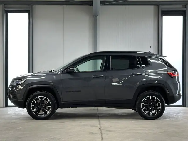 Jeep Compass 4xe 240 Plug-in Hybrid Electric Trailhawk