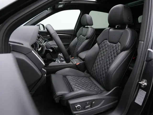 Audi Q5 55 TFSI e Quattro Competition / S-Line | Panoramadak | Trekhaak | Luchtvering | Fijnnappa le...