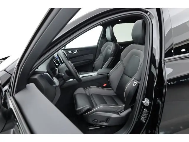 Volvo XC60 T8 Recharge Plus Black Edition | Rijklaar! | Luchtvering | Bowers & Wilkins | Pano | Memo...