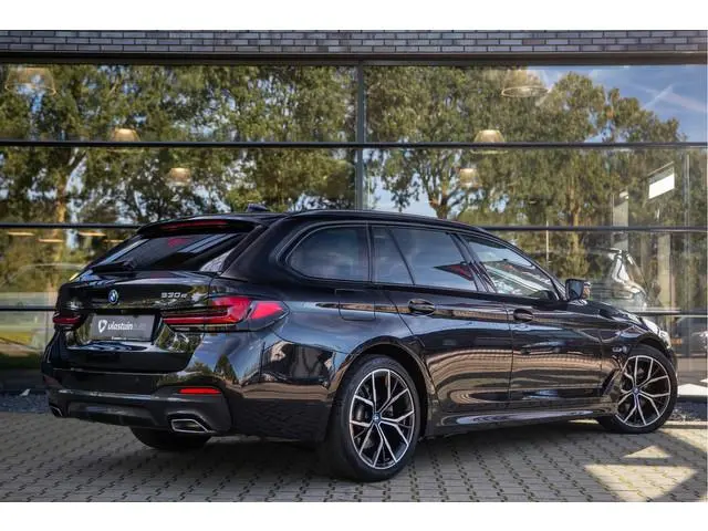 BMW 5-serie Touring 530e High Executive M-Sport , SOH 85%, Pano, Laser, Head-up Display, 360-camera