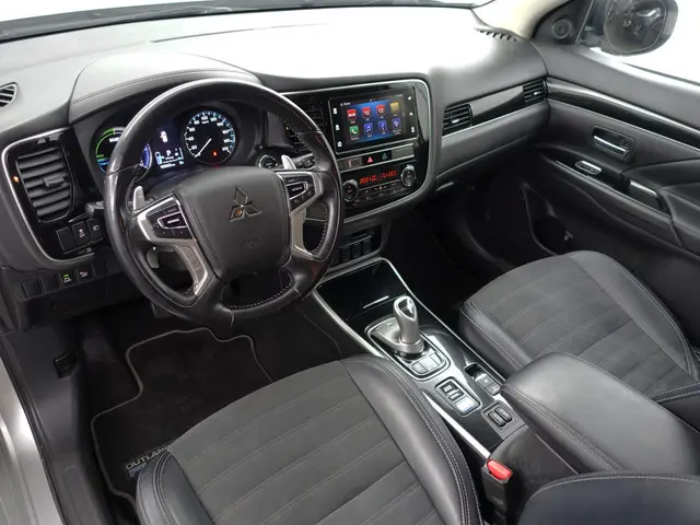 Mitsubishi Outlander 2.4 PHEV Sport Blackpack Aut- Xenon Led, Stoelverwarming, Sport Leder Interieur...