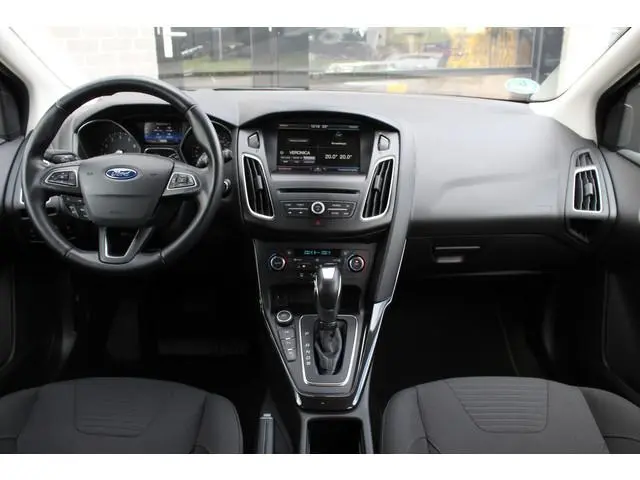 Ford Focus 1.5 Titanium Edition / Navigatie / PDC / Trekhaak / N.A.P.