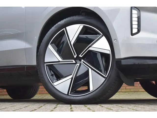 Volvo EX90