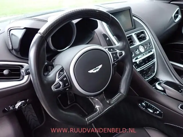 Aston Martin DBS