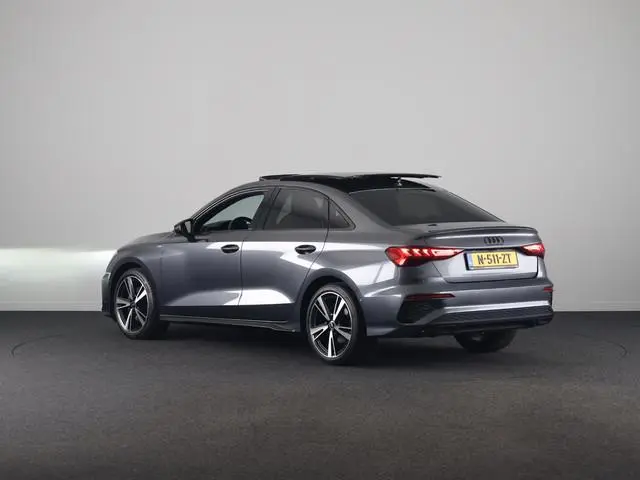 Audi A3 Limousine 30 TFSI S edition 110pk | Panoramadak | Verwarmbare voorstoelen | S-line interieur...