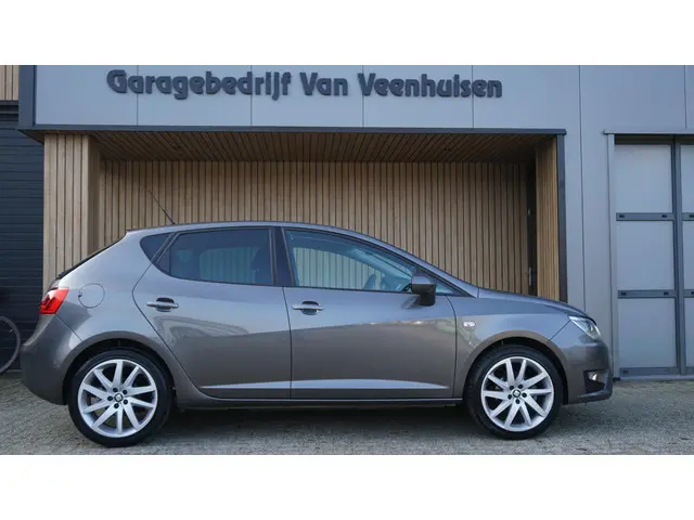 SEAT Ibiza 1.0 TSI 95pk FR Connect 5Drs Xenon Stoelverwarming 17inch LM Navi Clima *NL auto* 97364km...