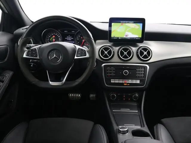 Mercedes-Benz GLA-klasse 200 AUT. AMG LINE + PANORAMA SCHUIFDAK | CAMERA | SPORTSTOELEN | 19 INCH