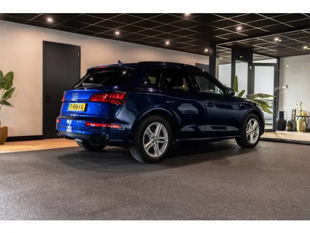 Audi Q5 55 TFSI PHEV S Line | Quattro | Camera | Stoelverwarming |