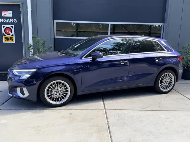 Audi A3 Sportback 30 TFSI Automaat Advanced edition Navigatie Stoelverwarming Sportstoelen Apple Car...