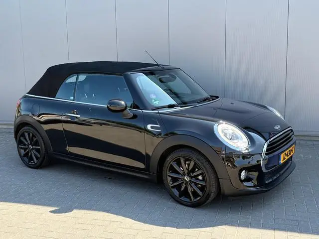MINI Cabrio 1.5i 136PK Cooper Chili Serious Business Cabrio/ Parkeersensoren/ Navigatie