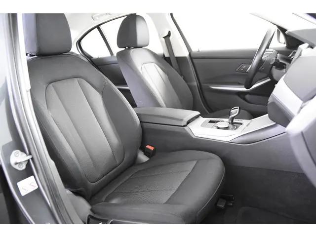 BMW 3-serie 320e *1ste Eigenaar*Navigatie*Trekhaak*Camera*DAB*