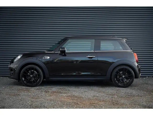 Mini Mini Electric Essential 33 kWh / Sportstoel / Camera / Navi / Stoelverwarming / Incl BTW