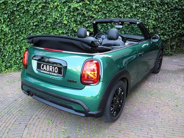 MINI Cabrio 1.5 Cooper Classic F57 LCI2 aut met Navi, A.cam, Head-up, Apple CP, DAB en 16"