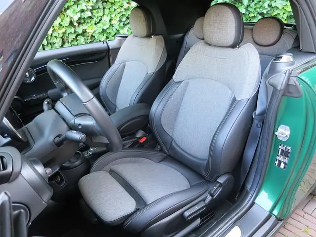 MINI Cabrio 1.5 Cooper Classic F57 LCI2 aut met Navi, A.cam, Head-up, Apple CP, DAB en 16"