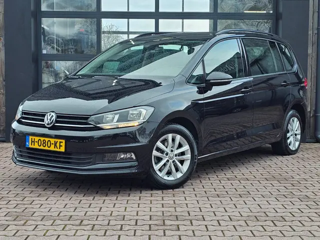Volkswagen Touran 1.2 TSI Comfortline 7-persoons | Climatronic | Trekhaak | LMV | Cruise | App-conne...