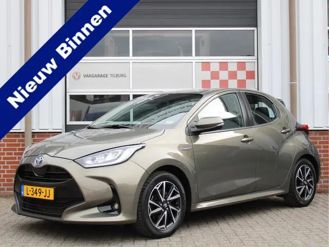 Toyota Yaris 1.5 Hybrid Dynamic /NAVI/16'LM/Keyless/Camera/Lane assist/ACC/DAB+/Carplay/ISOFIX/NAP!...