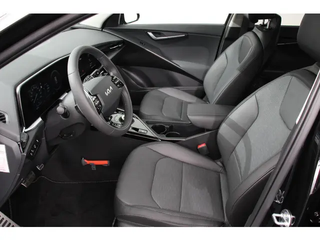 Kia Niro EV DynamicPlusLine 64.8 kWh Nieuw Model! | Navigatie Half Leder Schuif-kantel dak Electrisc...