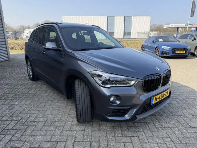BMW X1 xDrive20i High Executive Leder Panoramadak Trekhaak 2000 KG Trekgewicht! LED Stoelverwarming...