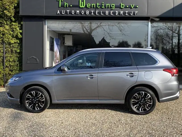 Mitsubishi Outlander 2.0 PHEV Executive Edition | Stoelverwarming | Achteruitrijcamera | Keyless Ent...
