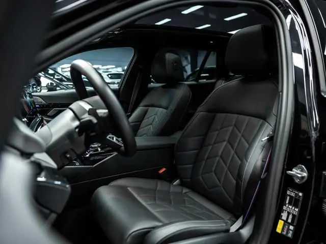 BMW 5-serie Touring 530e xDrive Vol uitgevoerde 530E met Schnitzer pakket, 22 inch Concaver!