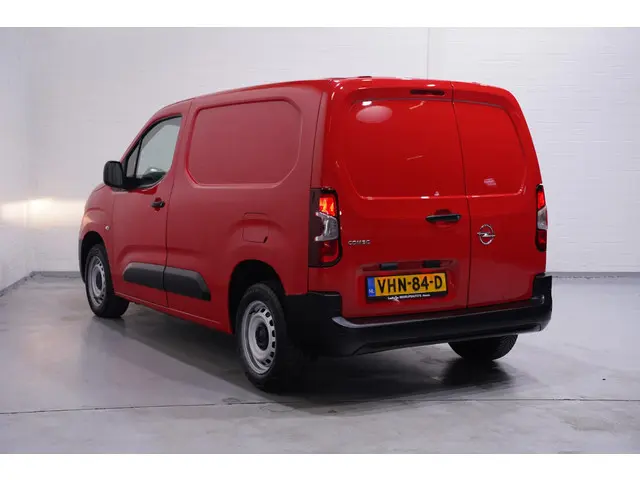 Opel Combo 1.5D 102 pk L1H1 Edition Navi, Airco Cruise Control, NAP, Laadruimte Pakket, PDC achter,...