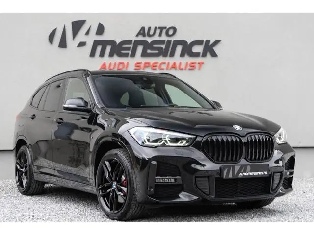 BMW X1 xDrive25e High Executive Edition / M-Sport/ Virtual Cockpit/ Afneembare Trekhaak/ 93kW (126PK...