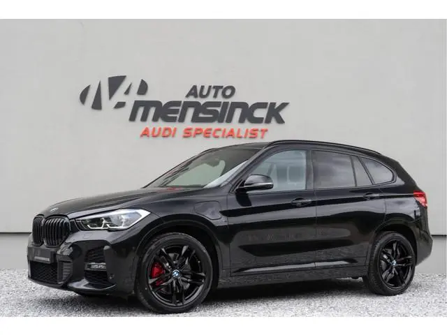 BMW X1 xDrive25e High Executive Edition / M-Sport/ Virtual Cockpit/ Afneembare Trekhaak/ 93kW (126PK...