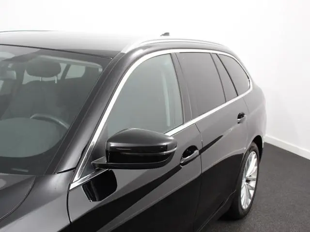 BMW 5-serie Touring 530e Business PHEV AUTOMAAT Adaptieve cruise control LED Leder Navigatie Stoelve...