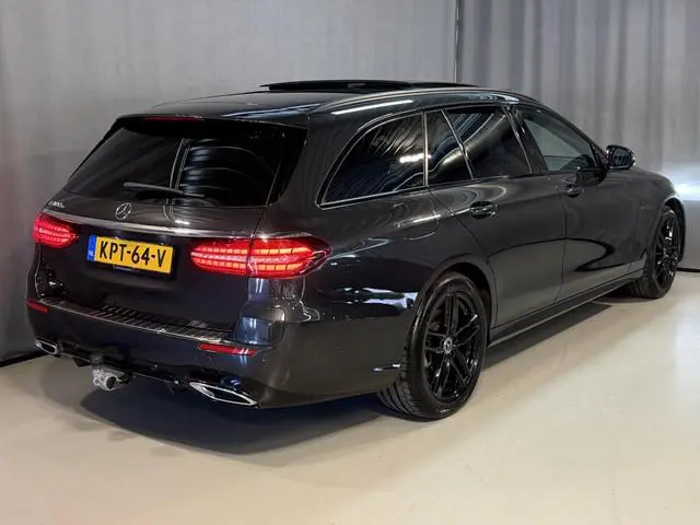 Mercedes-Benz E-klasse Estate 300 e AMG Line 18"/Trekhaak/Panoramadak/Burmester/Dodehoek/360 camera/...