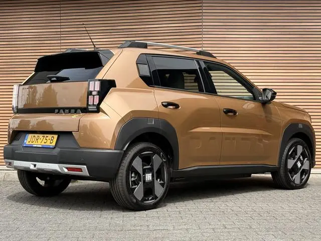 Fiat Grande Panda La Prima 11 kW 44 kWh Pack Winter / Camera / Navigatie