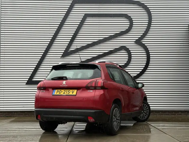 Peugeot 2008 1.2 PureTech Blue Lion 1e Eigenaar|Airco|D-riem v.v. in 2023|Trekhaak|Carplay|Cruise|PD...