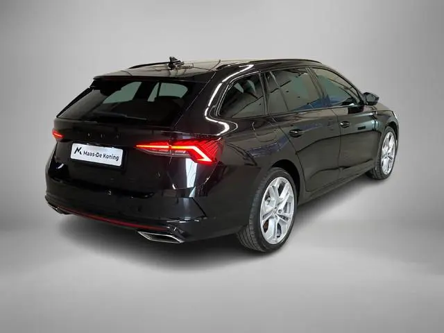 Skoda Octavia Combi 1.4TSI 180kW/245PK iV PHEV RS · Navigatie · Leder/Alcantara · Apple/Android Car...