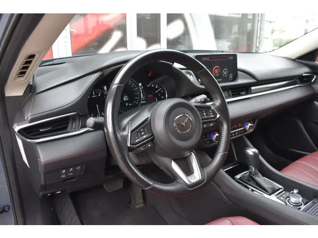 Mazda 6 Sportbreak 2.0 SA G 165 Luxury Automaat  / Navi / Adap. Cruise / 19" LM / Carplay / Cameras / Keyless / Stoelverw. + ventilatie