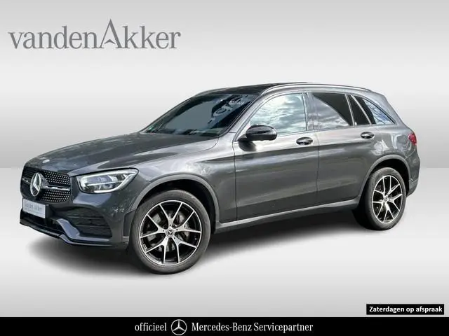 Mercedes-Benz GLC 300e AMG // Panoramadak // Trekhaak // Memory // Headup // 360 Camera // Digitaal...
