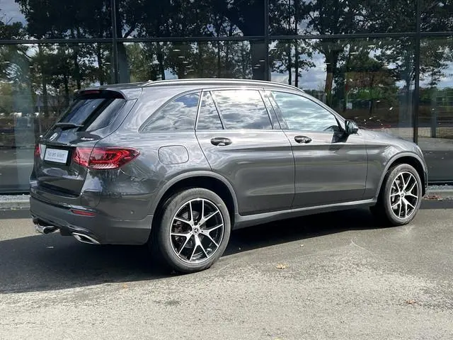 Mercedes-Benz GLC 300e AMG // Panoramadak // Trekhaak // Memory // Headup // 360 Camera // Digitaal...