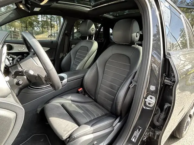 Mercedes-Benz GLC 300e AMG // Panoramadak // Trekhaak // Memory // Headup // 360 Camera // Digitaal...