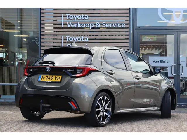 Toyota Yaris 1.5 Hybrid Executive , Parkeersensoren  , Navigatie , Stoelverwarming