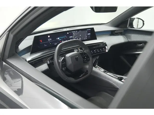 Peugeot 5008 1.2 Hybrid 136 GT | Allseason Banden | Adaptieve Cruise Control | 360 Camera | Apple Ca...
