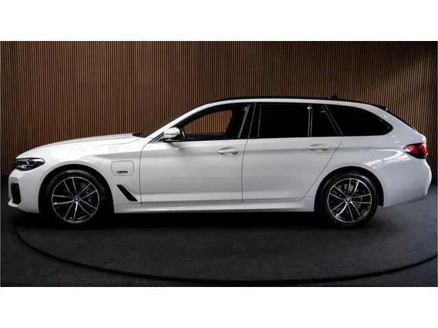 BMW 5-serie Touring 530e M-Sport Navi Leer Sportstoelen PDC Climate voor en achter  Elektr. verstelb...