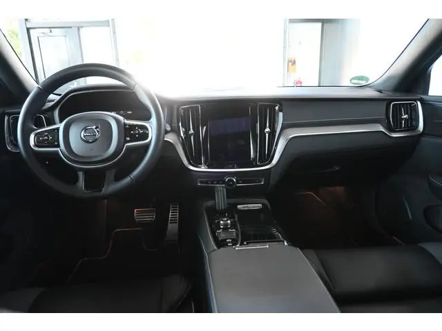 Volvo V60 2.0 T8 Plug-in hybrid AWD Plus Bright Panoramdak Stoelverwarming Carplay Led Adaptieve Cru...
