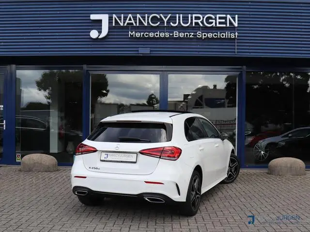 Mercedes-Benz A-klasse 250 e AMG| 8G Aut | MBUX High End | Night Pakket | Panoramadak | Apple Car Pl...
