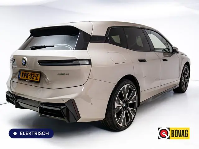 BMW iX xDrive45 101 kWh M-Sport | Pano | Elec. Trekhaak | Luchtvering | Verlichte gril | Stoelverw....