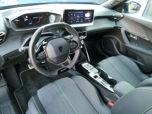 Peugeot 2008 1.2 Hybrid 145 automaat GT | Camera | 18'' LMV