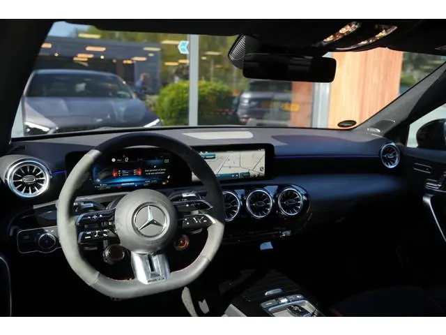 Mercedes-Benz A-klasse AMG 35 4MATIC Aero Pack Burmester WideScreen Facelift