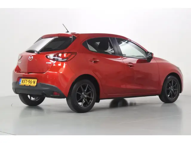 Mazda 2 1.5 75pk Exclusive-line 16" Navi Airco Cruise