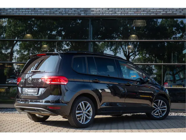 Volkswagen Touran 1.5 TSI Comfortline Business 7p , 7 persoons, Adaptive cruise, Achteruitrijcamera,...