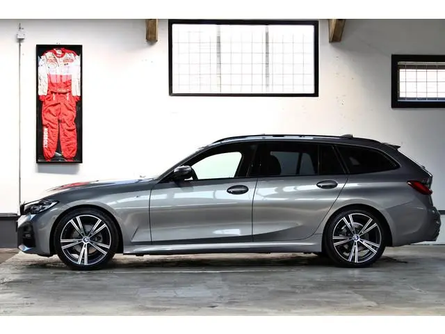 BMW 3-serie Touring 320i Executive Edition M Sport | Panoramadak | 19" | Trekhaak | 12 maanden garan...