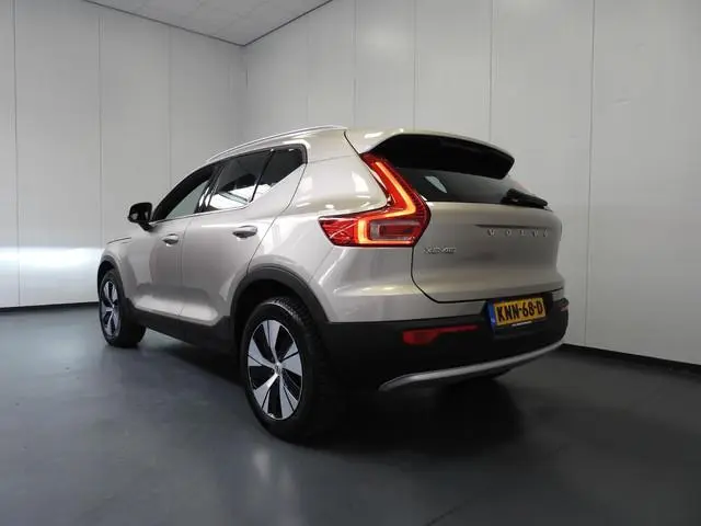 Volvo XC40 1.5 T4 Plug-In Hybrid Core Bright NAVI/CAMERA/LED/18"LMV!